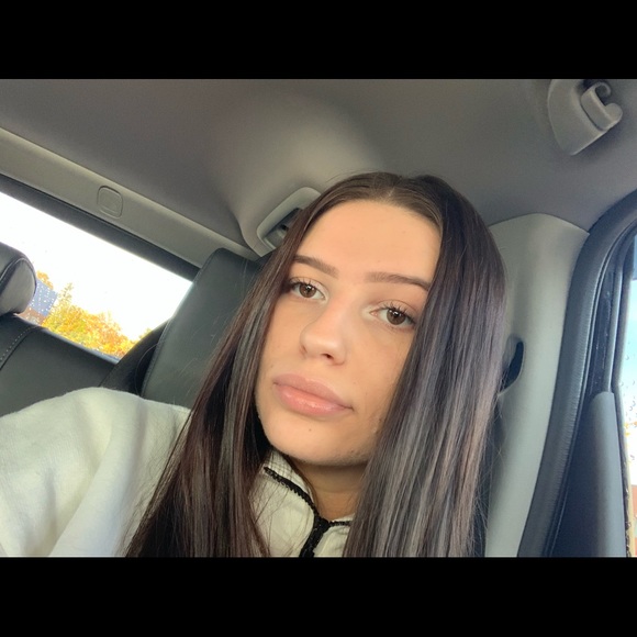 Meet your Posher, Hailey - Picture 1 of 1